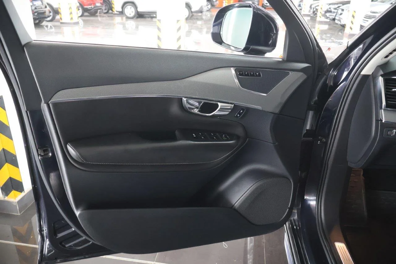 Volvo XC 90 - View model 25