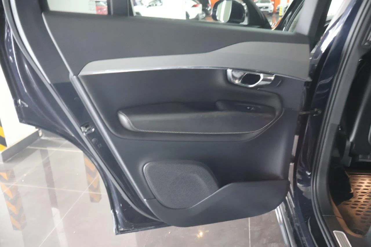 Volvo XC 90 - View model 32