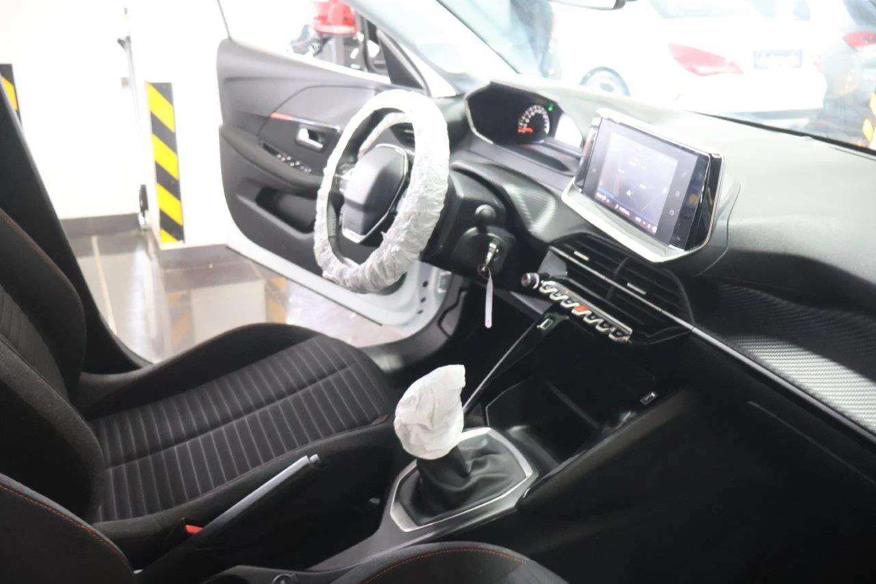 Peugeot 208 - View model 32