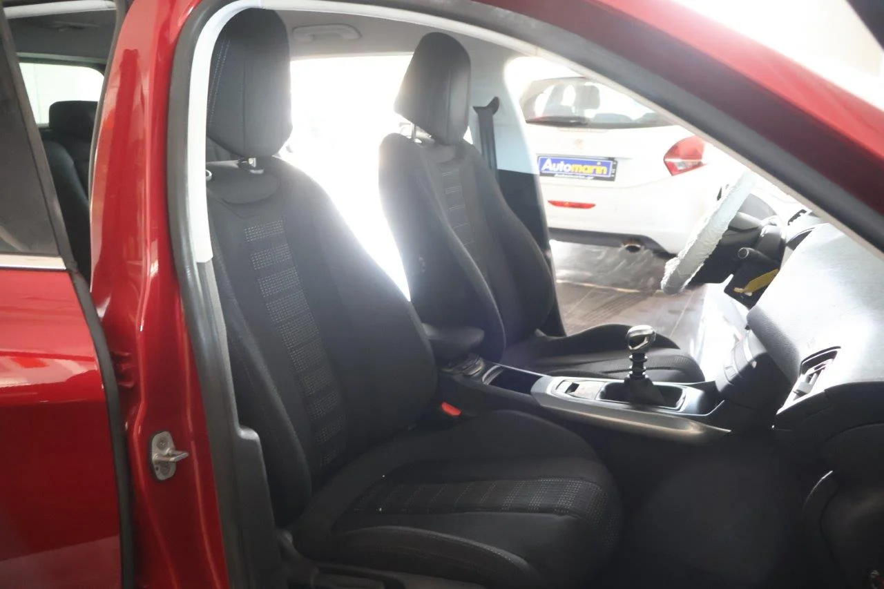 Peugeot 308 - View model 33