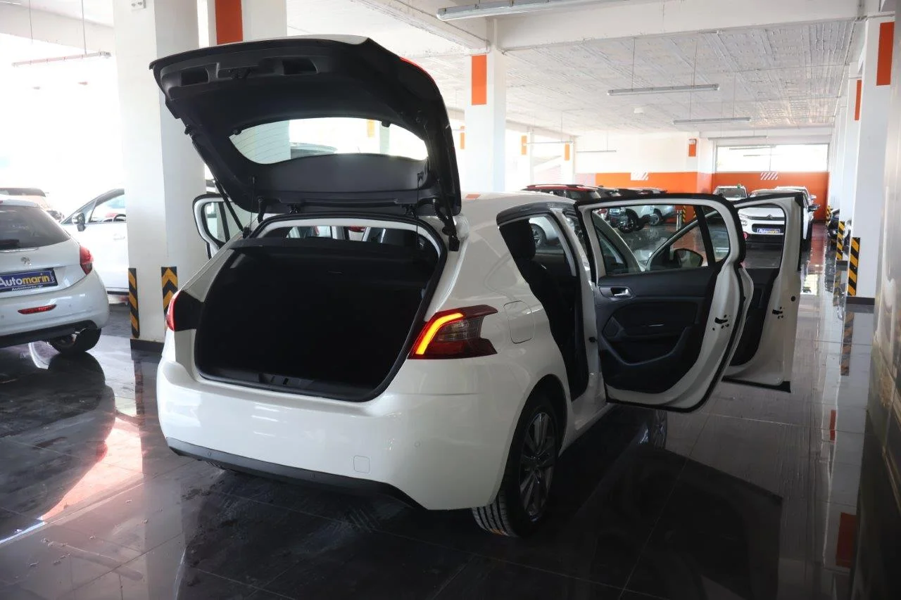 Peugeot 308 - View model 7