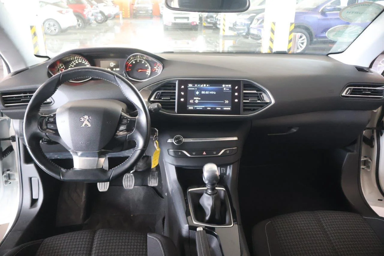 Peugeot 308 - View model 19