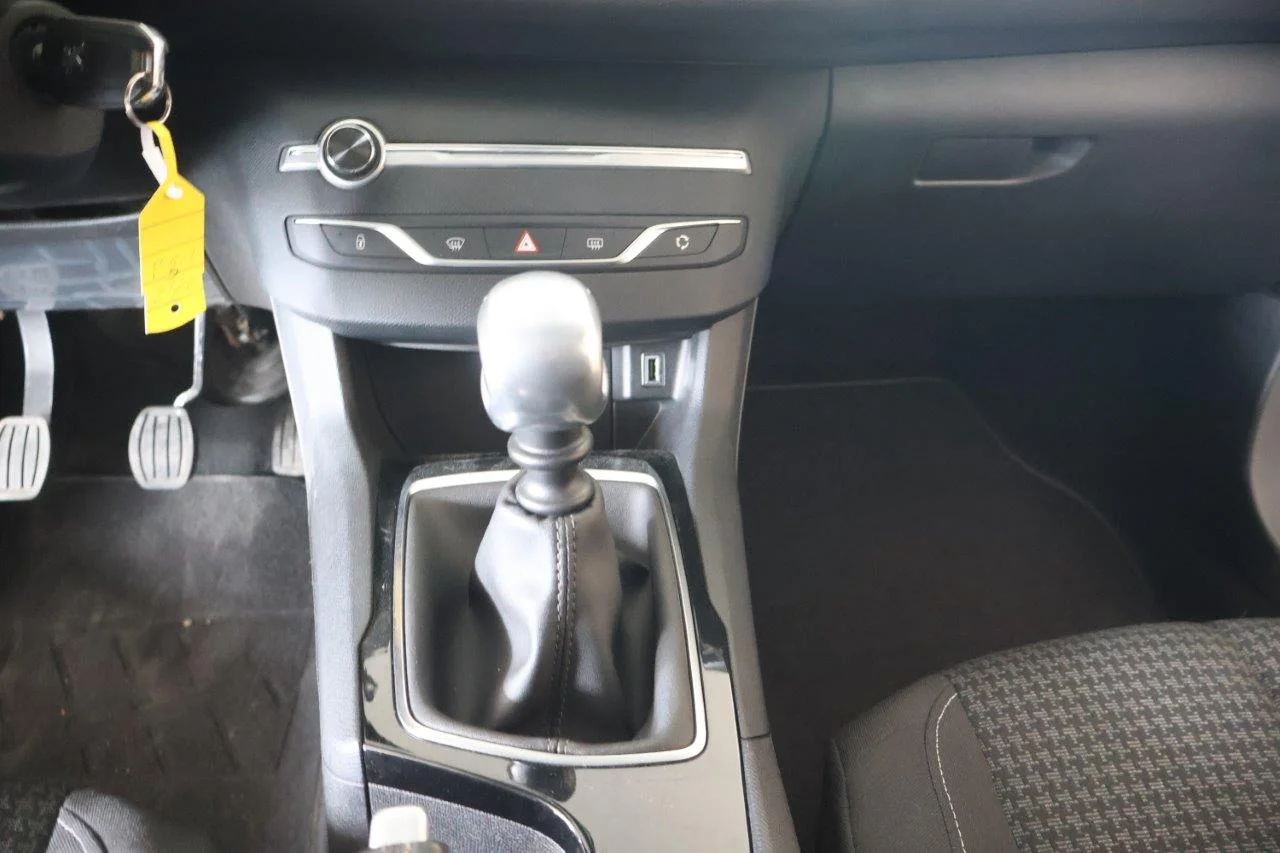 Peugeot 308 - View model 22