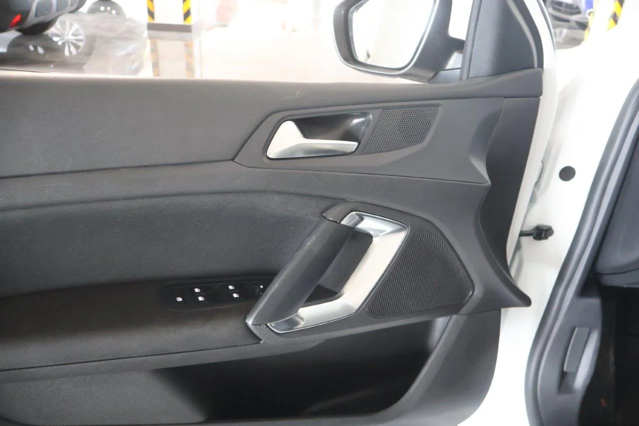 Peugeot 308 - View model 24