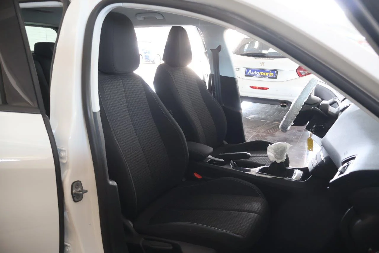 Peugeot 308 - View model 31