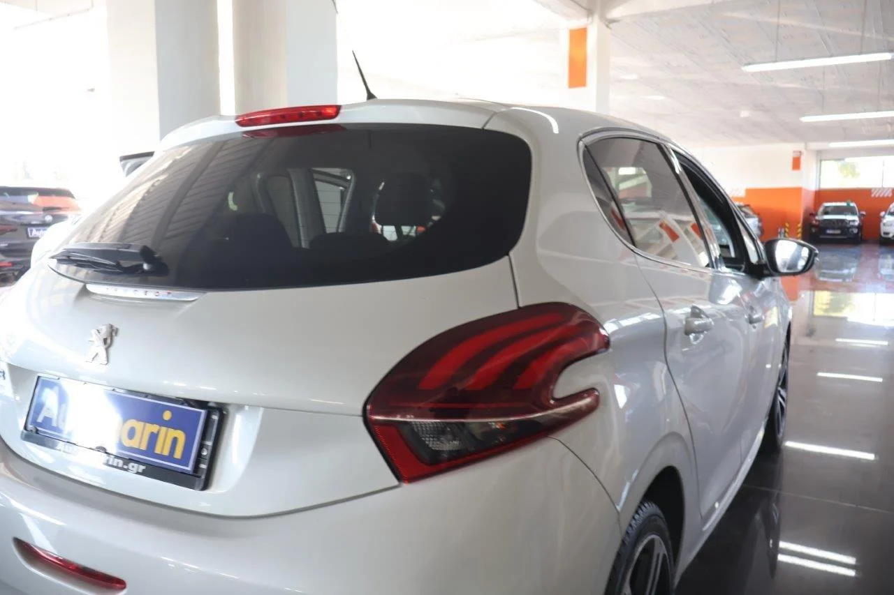 Peugeot 208 - View model 10