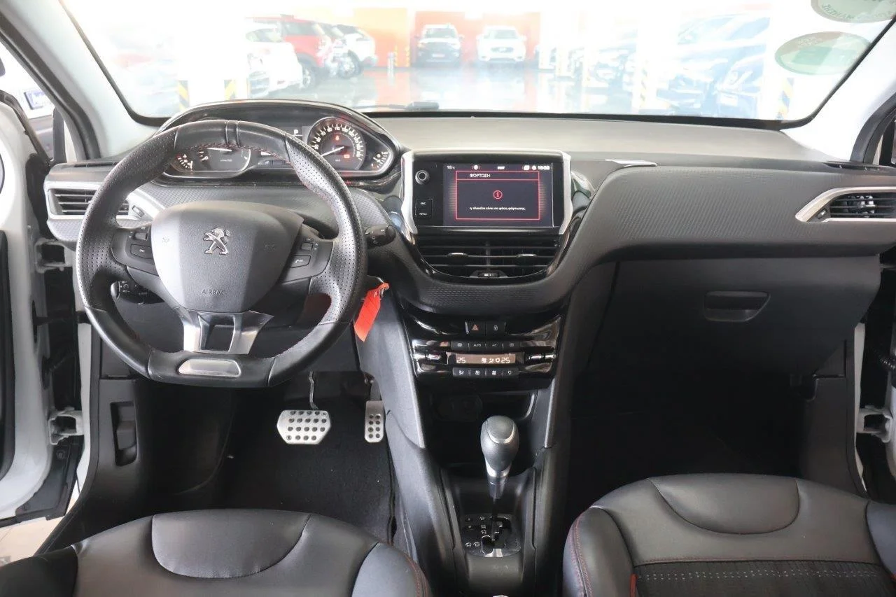 Peugeot 208 - View model 18