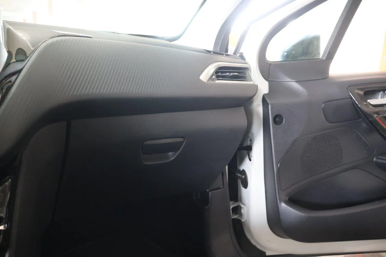 Peugeot 208 - View model 24
