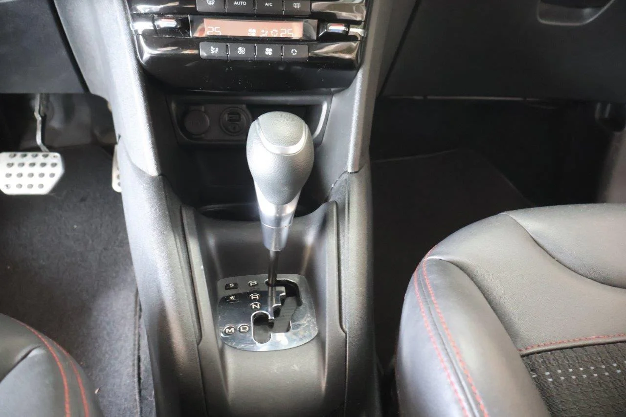 Peugeot 208 - View model 25
