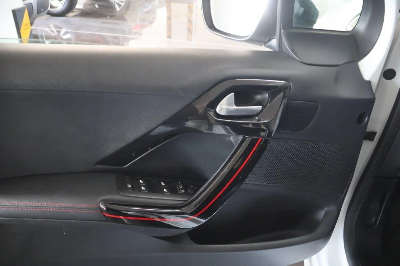 Peugeot 208 - View model 27