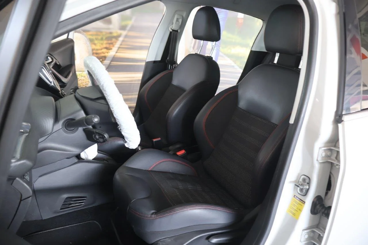 Peugeot 208 - View model 28