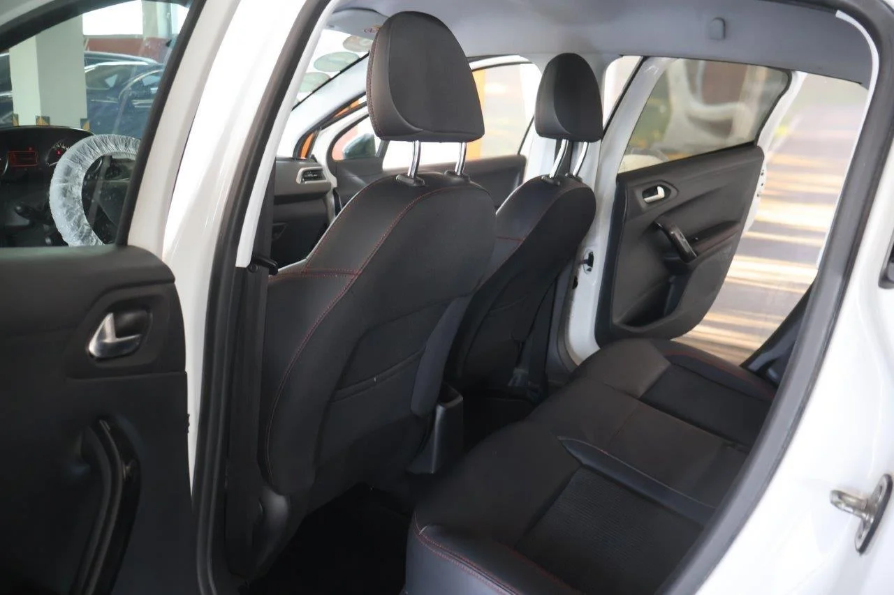 Peugeot 208 - View model 29