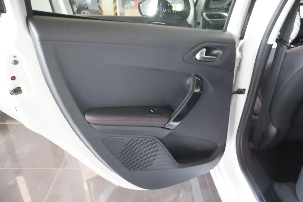 Peugeot 208 - View model 31