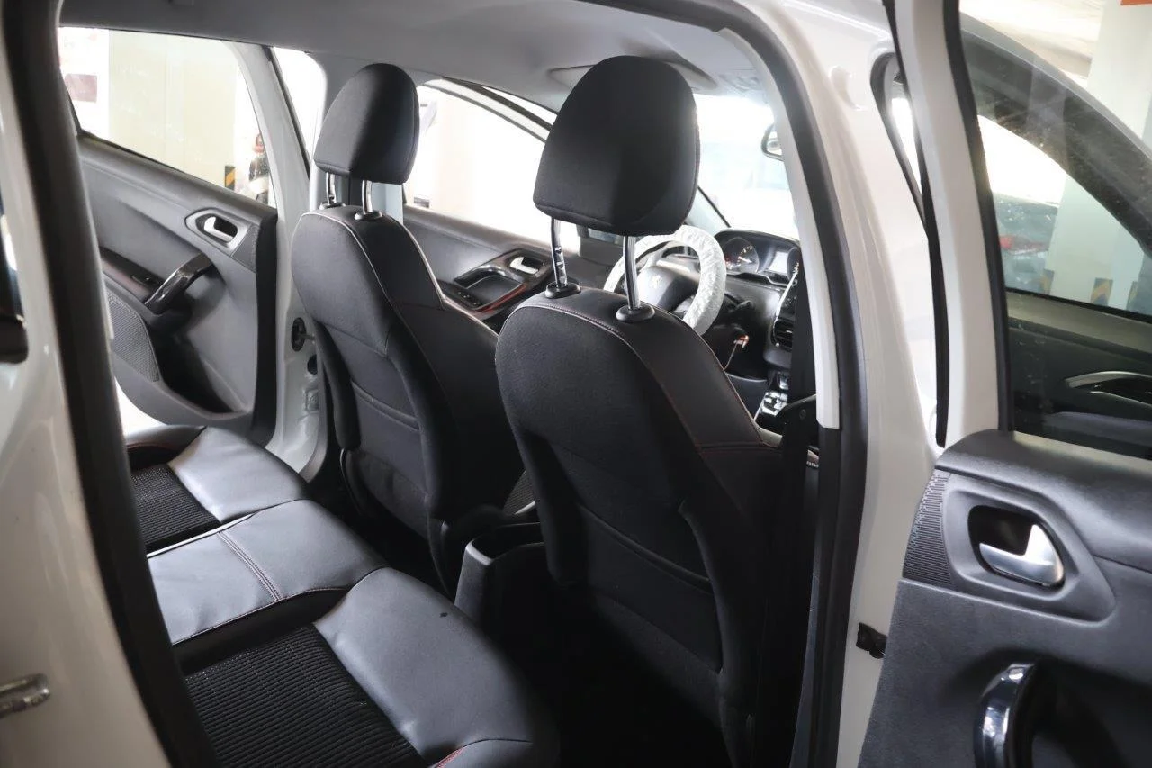 Peugeot 208 - View model 32