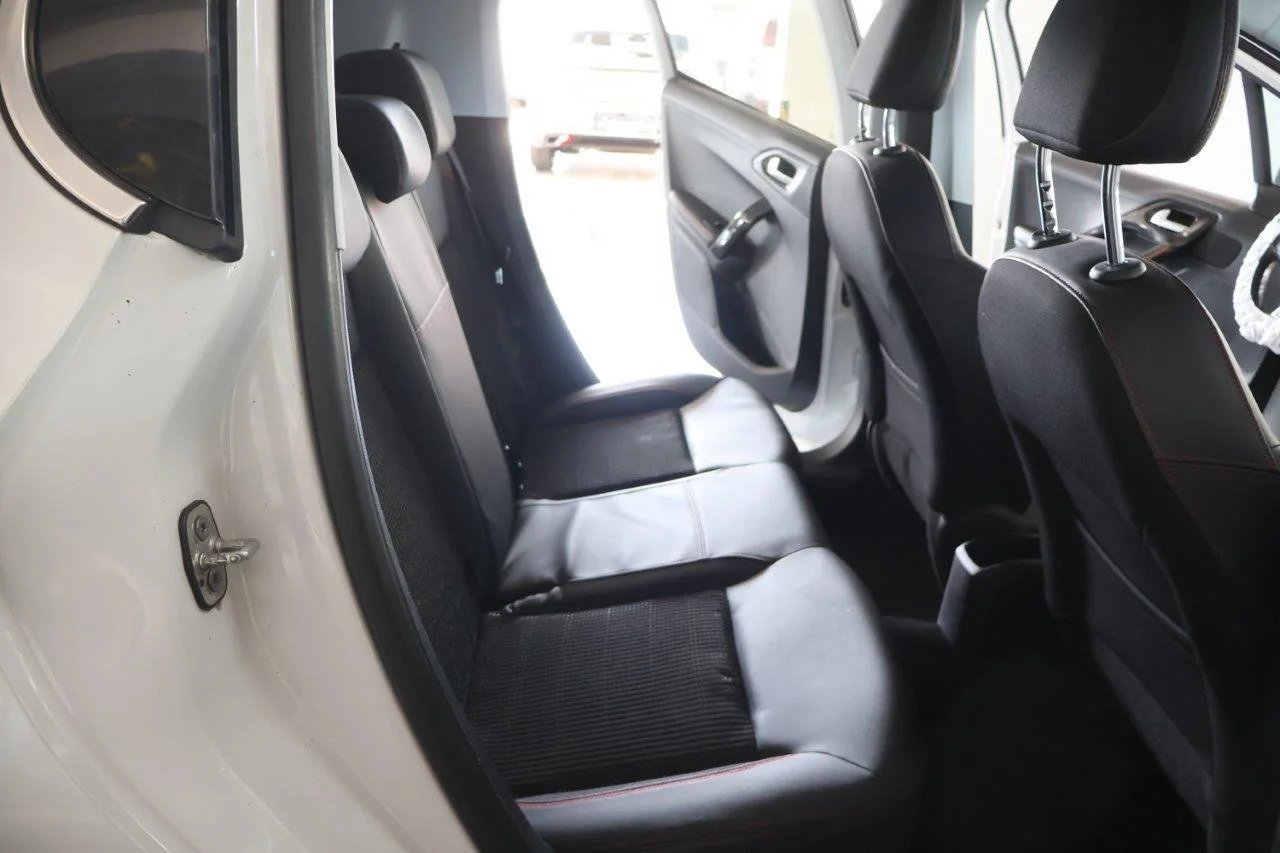 Peugeot 208 - View model 33