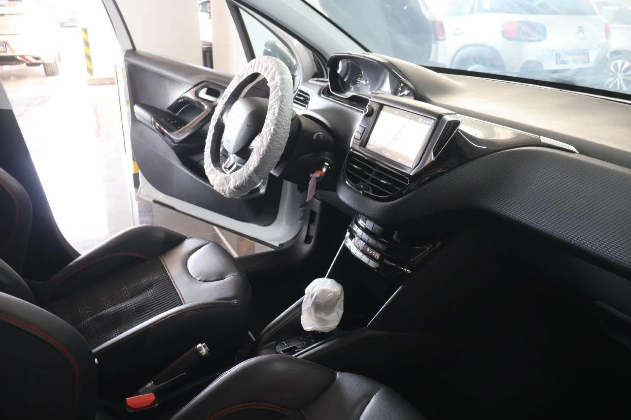 Peugeot 208 - View model 35