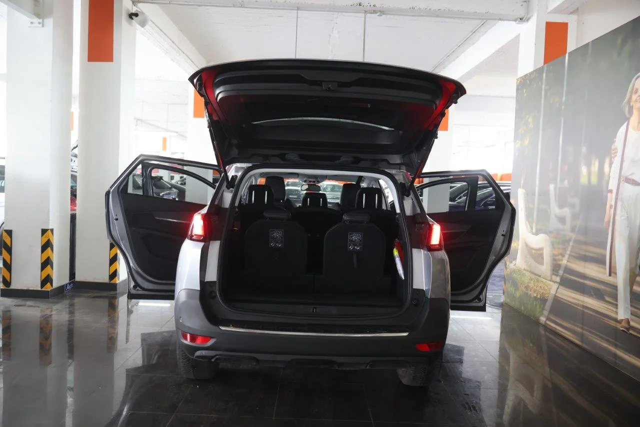 Peugeot 5008 - View model 8