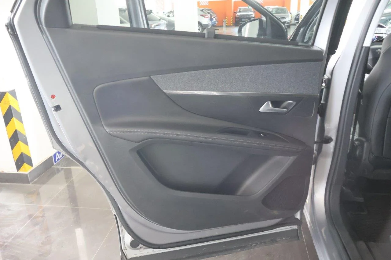 Peugeot 5008 - View model 31