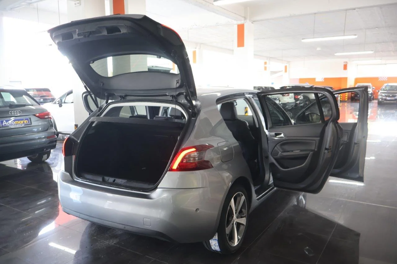 Peugeot 308 - View model 7