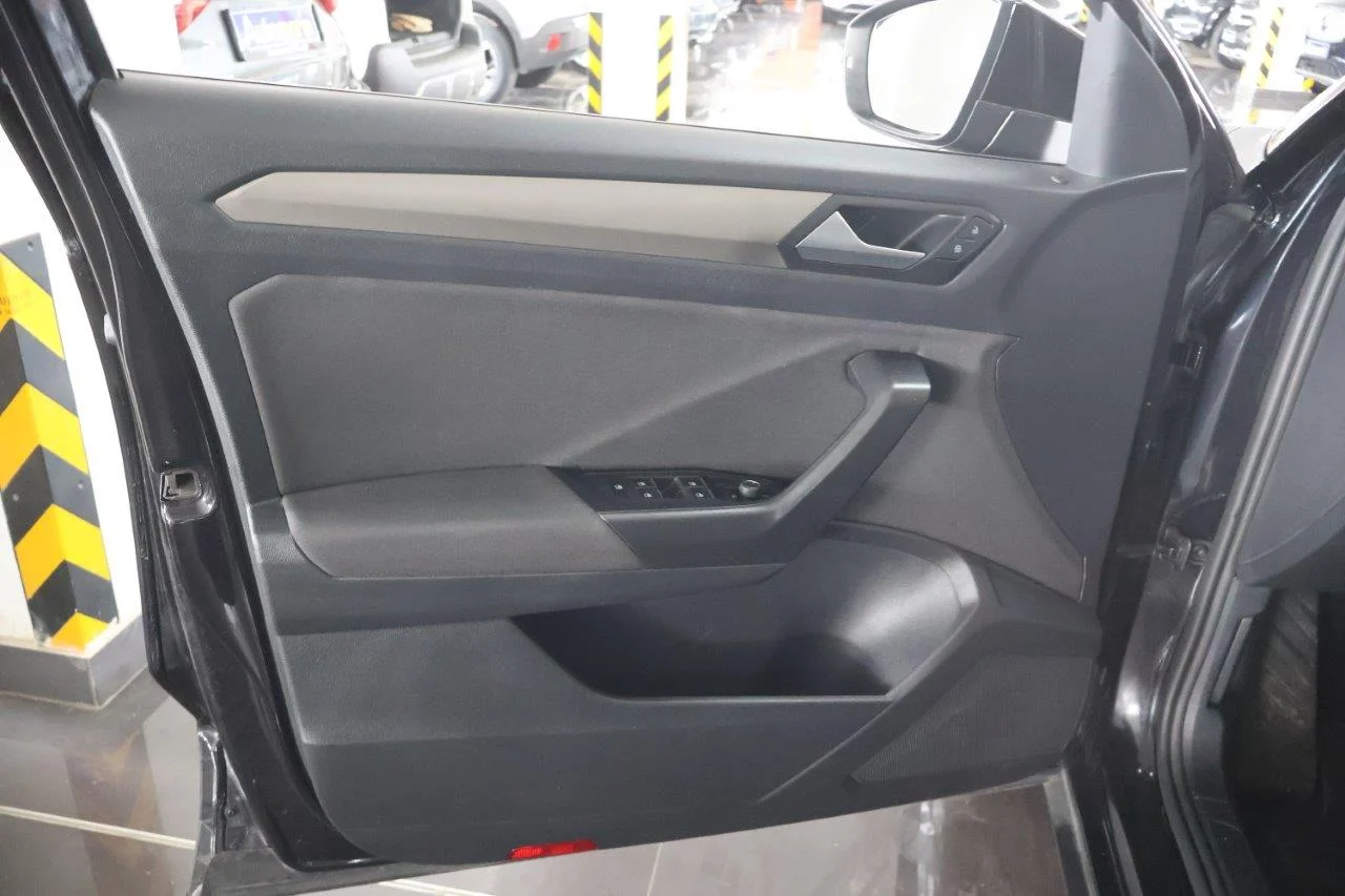 Volkswagen T-Roc - View model 18