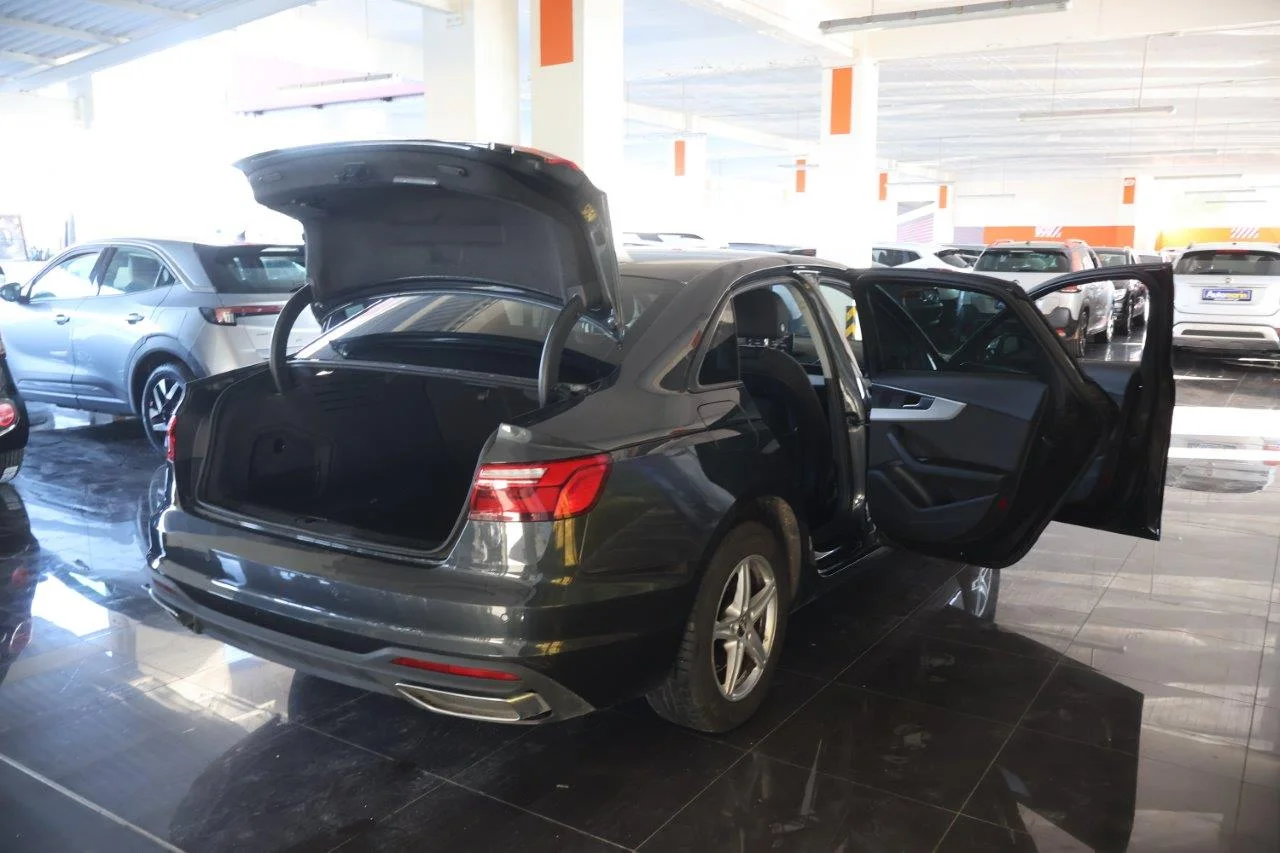 Audi A4 - View model 7