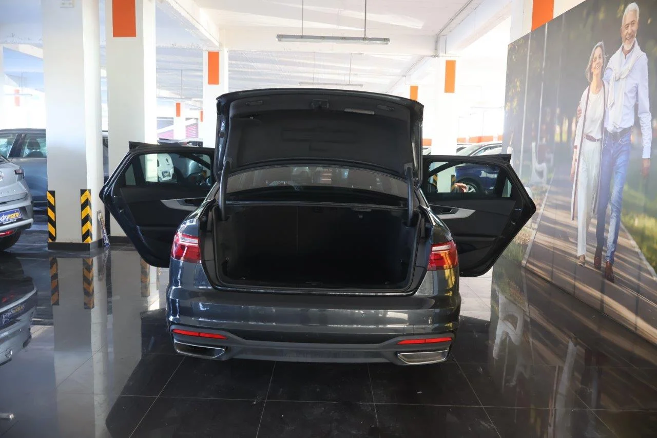 Audi A4 - View model 8