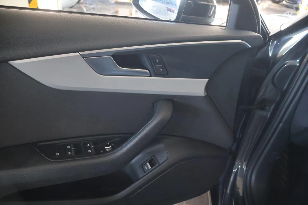 Audi A4 - View model 24