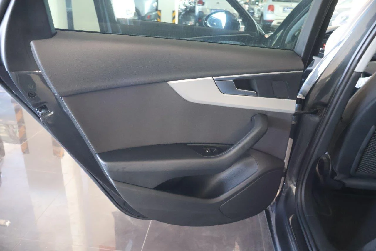 Audi A4 - View model 28