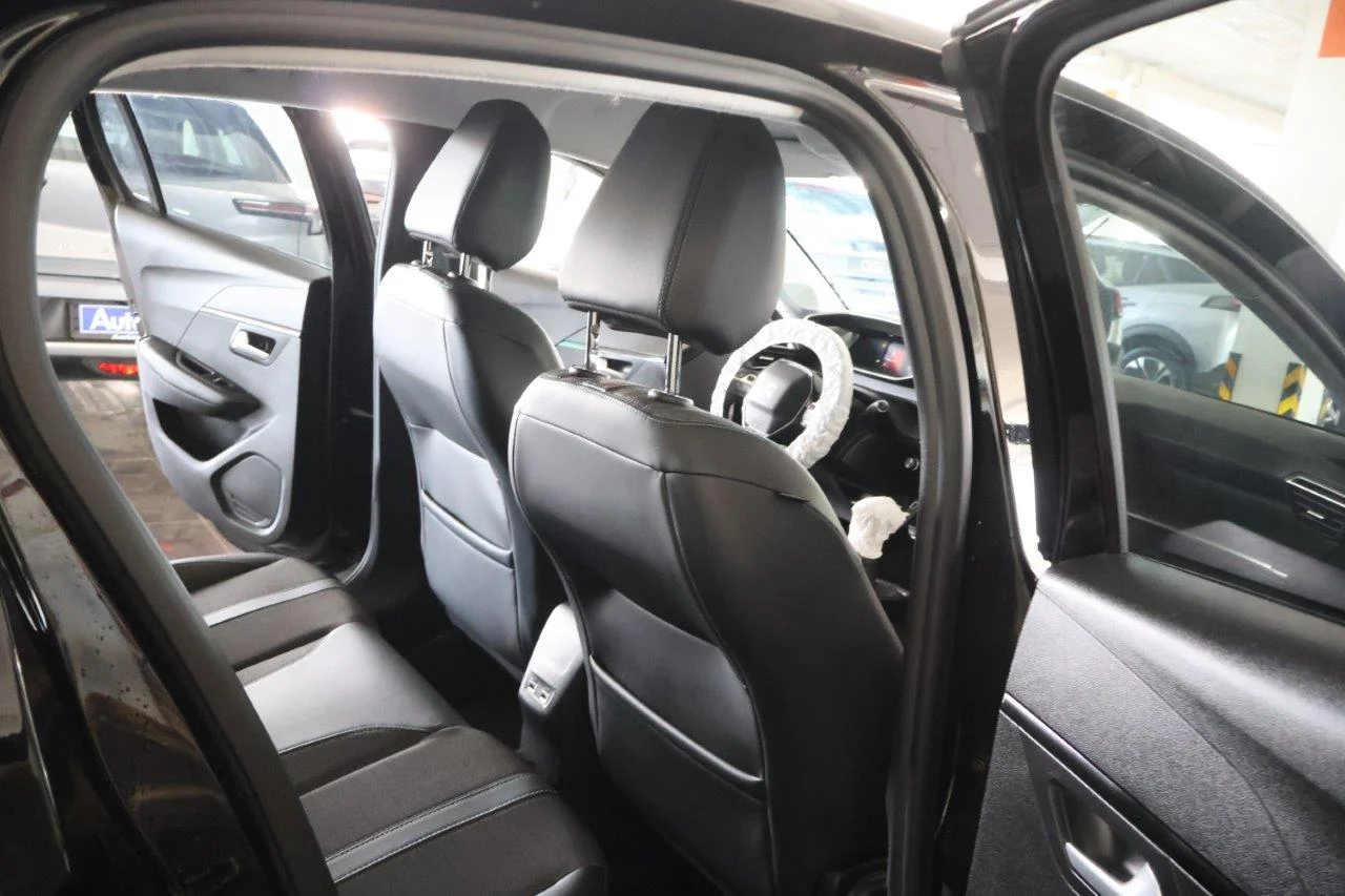 Peugeot 208 - View model 31