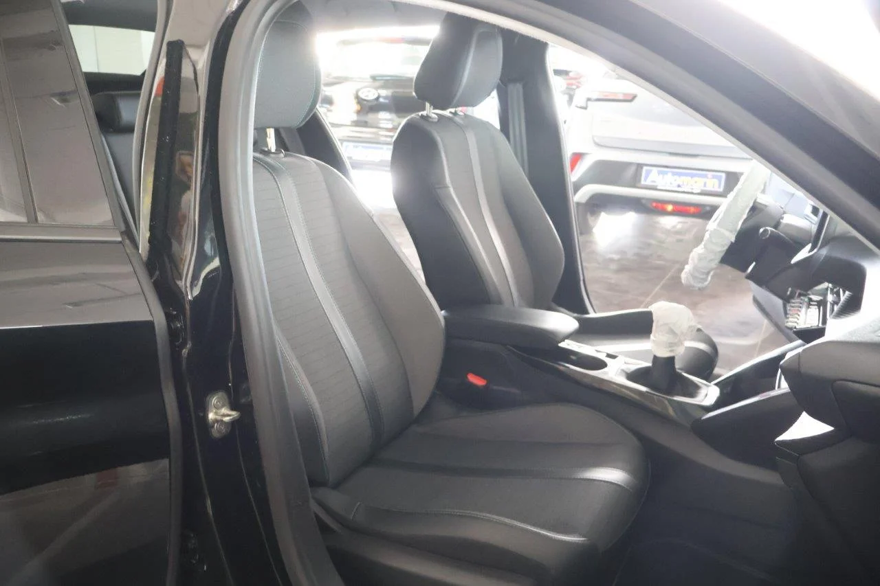 Peugeot 208 - View model 33
