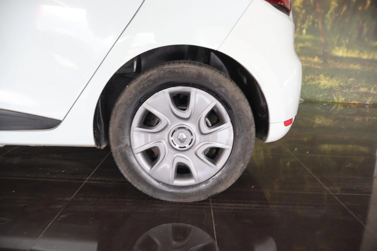 Renault Clio - View model 12
