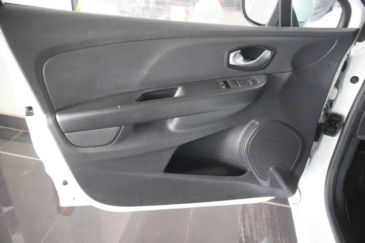 Renault Clio - View model 22