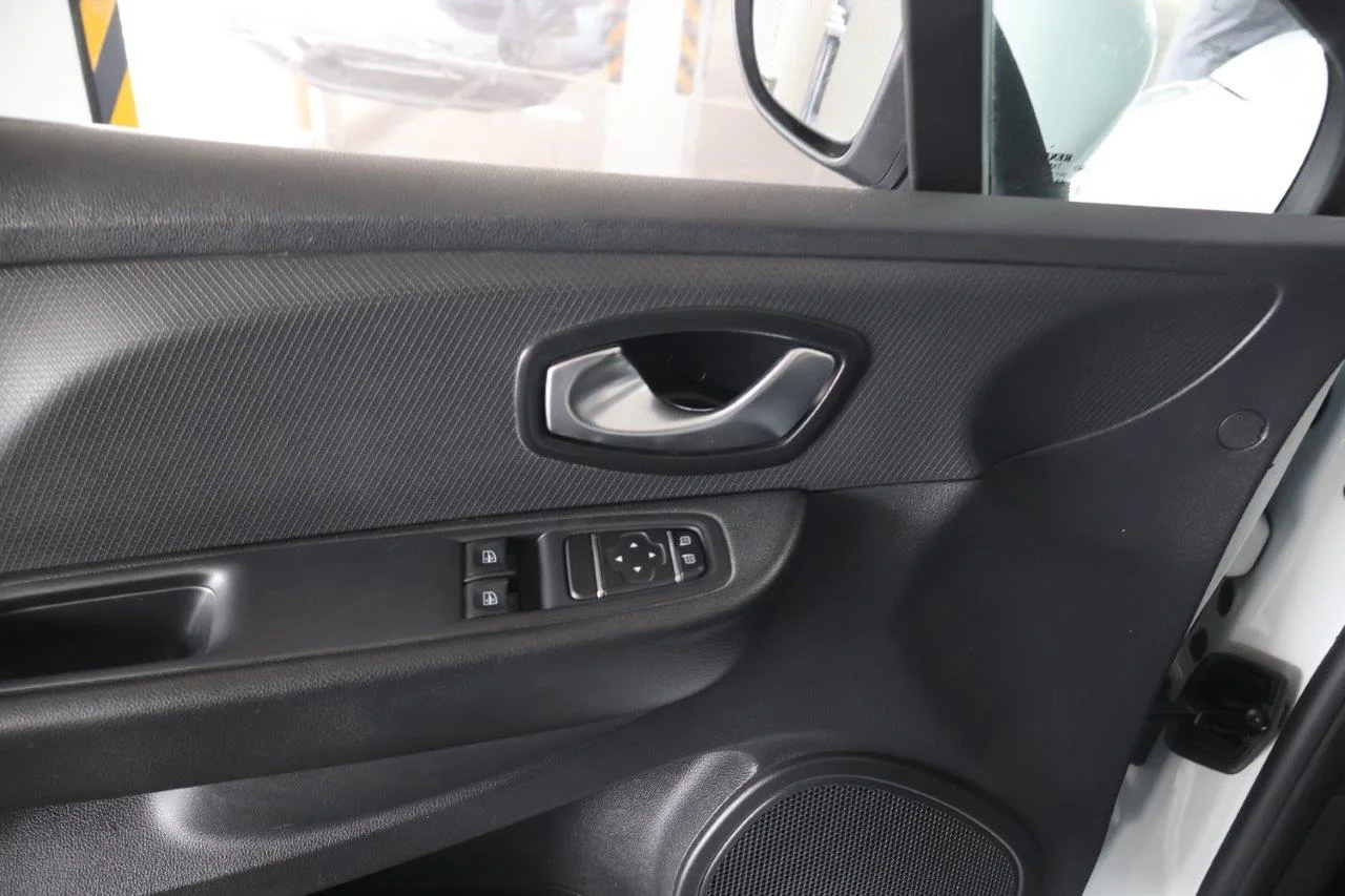 Renault Clio - View model 23