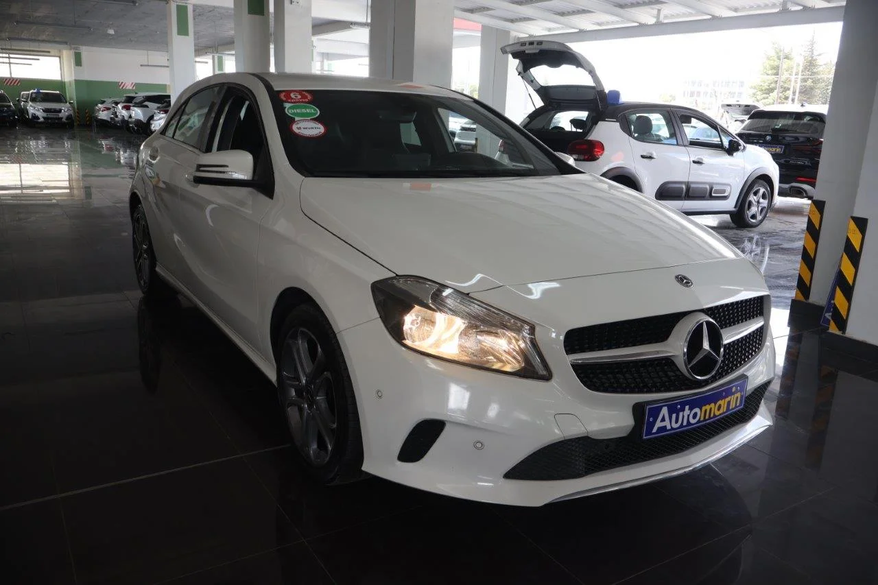 View 4 - Mercedes-Benz A 180 - 2018