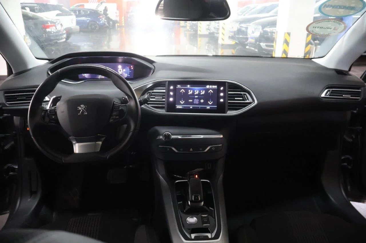 Peugeot 308 - View model 18