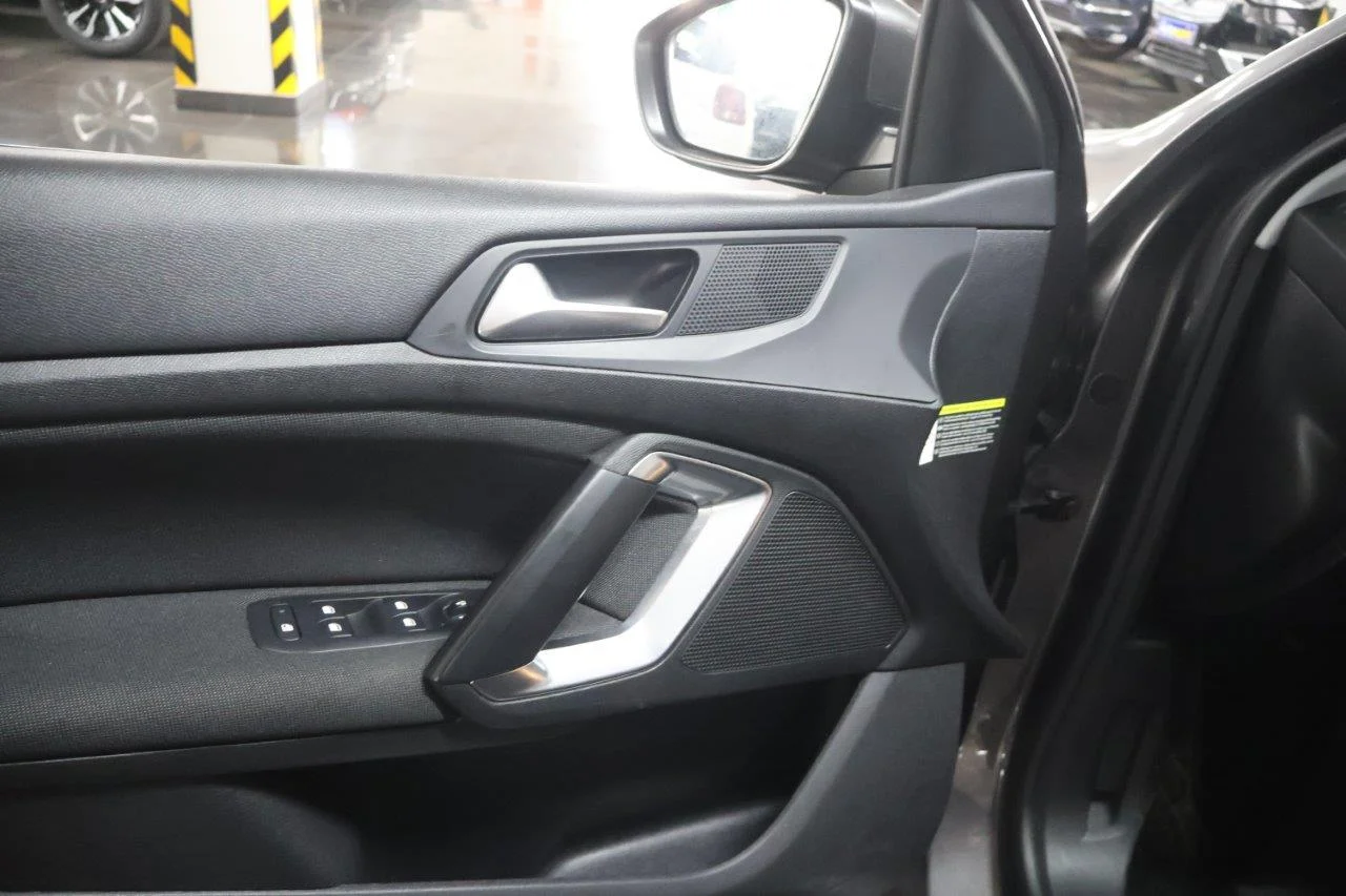 Peugeot 308 - View model 27