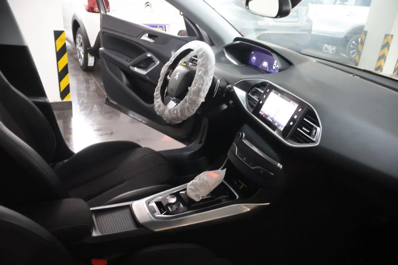 Peugeot 308 - View model 35