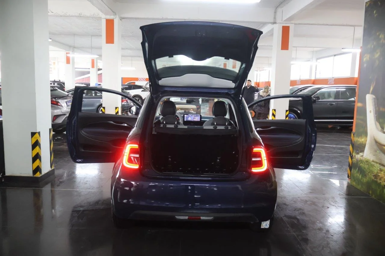 Fiat 500e - View model 8