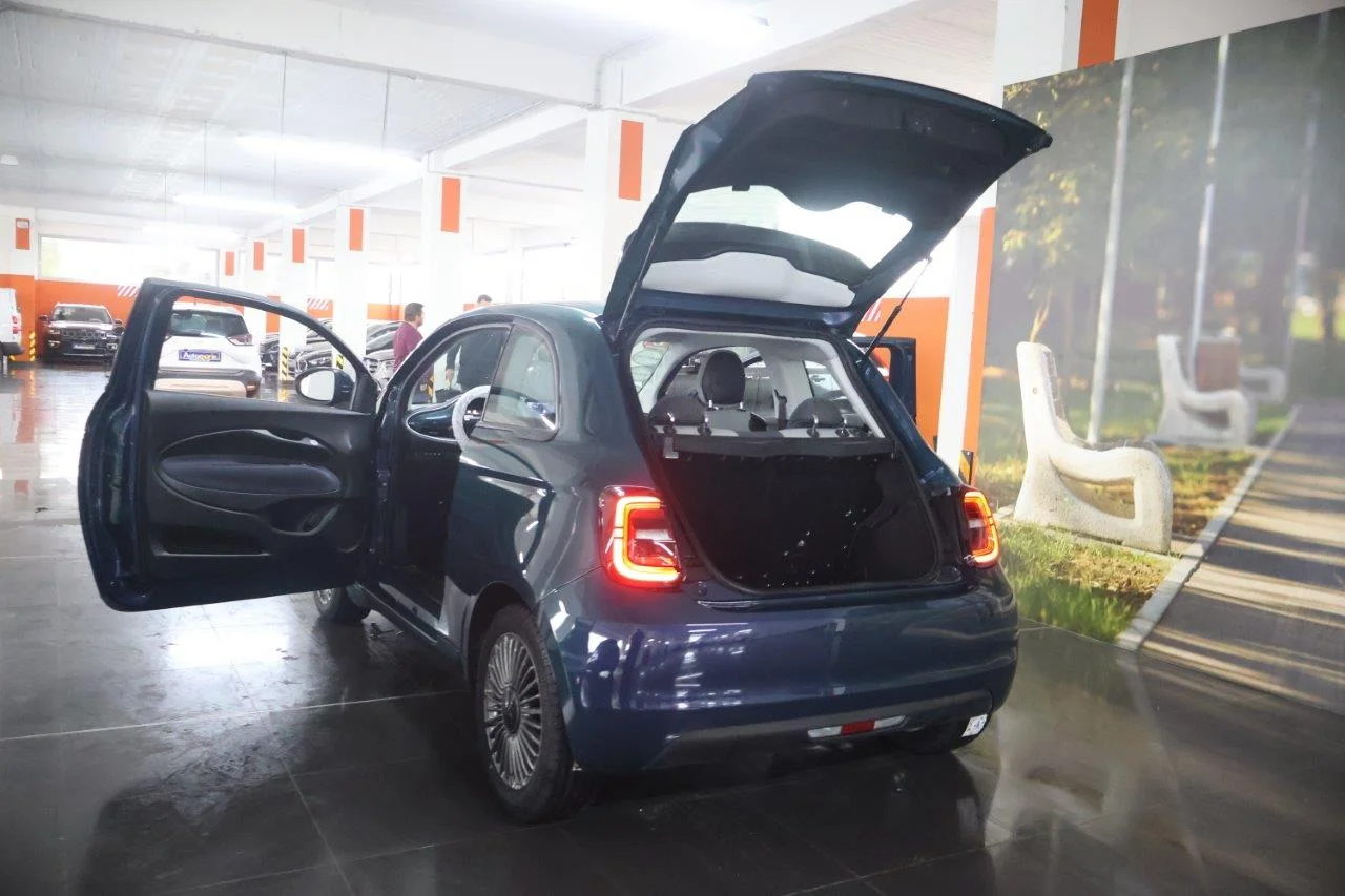 Fiat 500e - View model 9