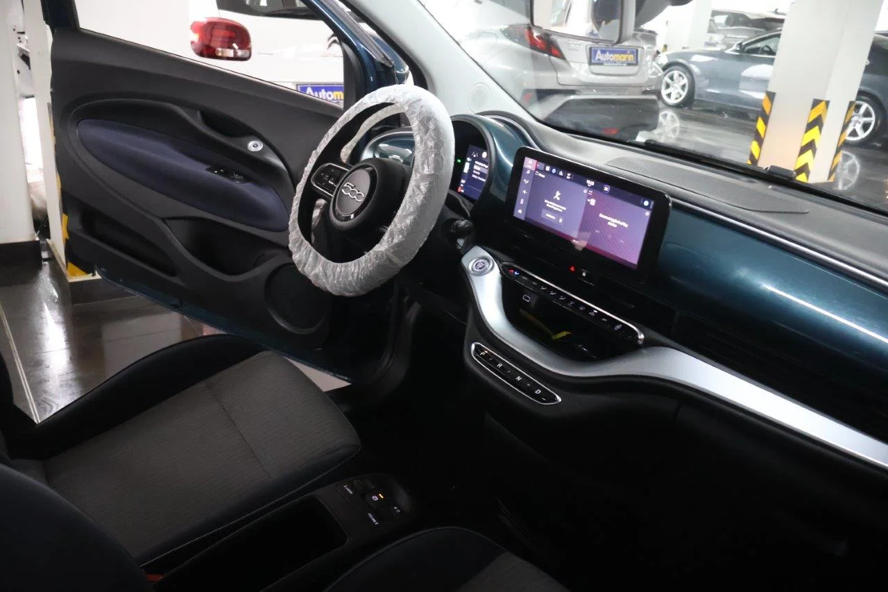 Fiat 500e - View model 28