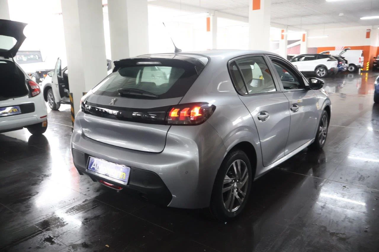 View 5 - Peugeot 208 - 2022