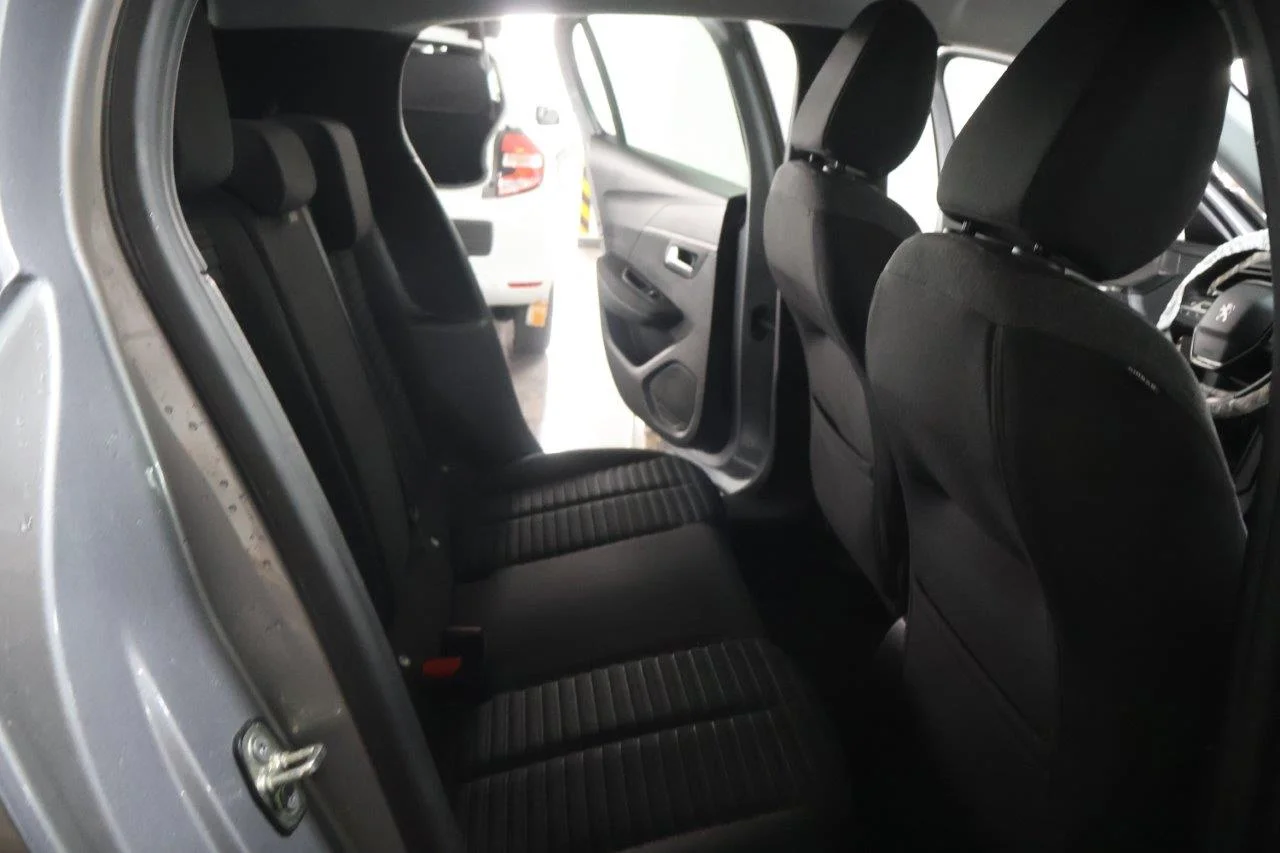 Peugeot 208 - View model 28