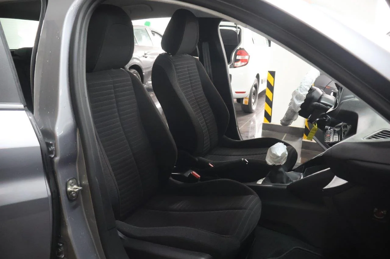 Peugeot 208 - View model 29