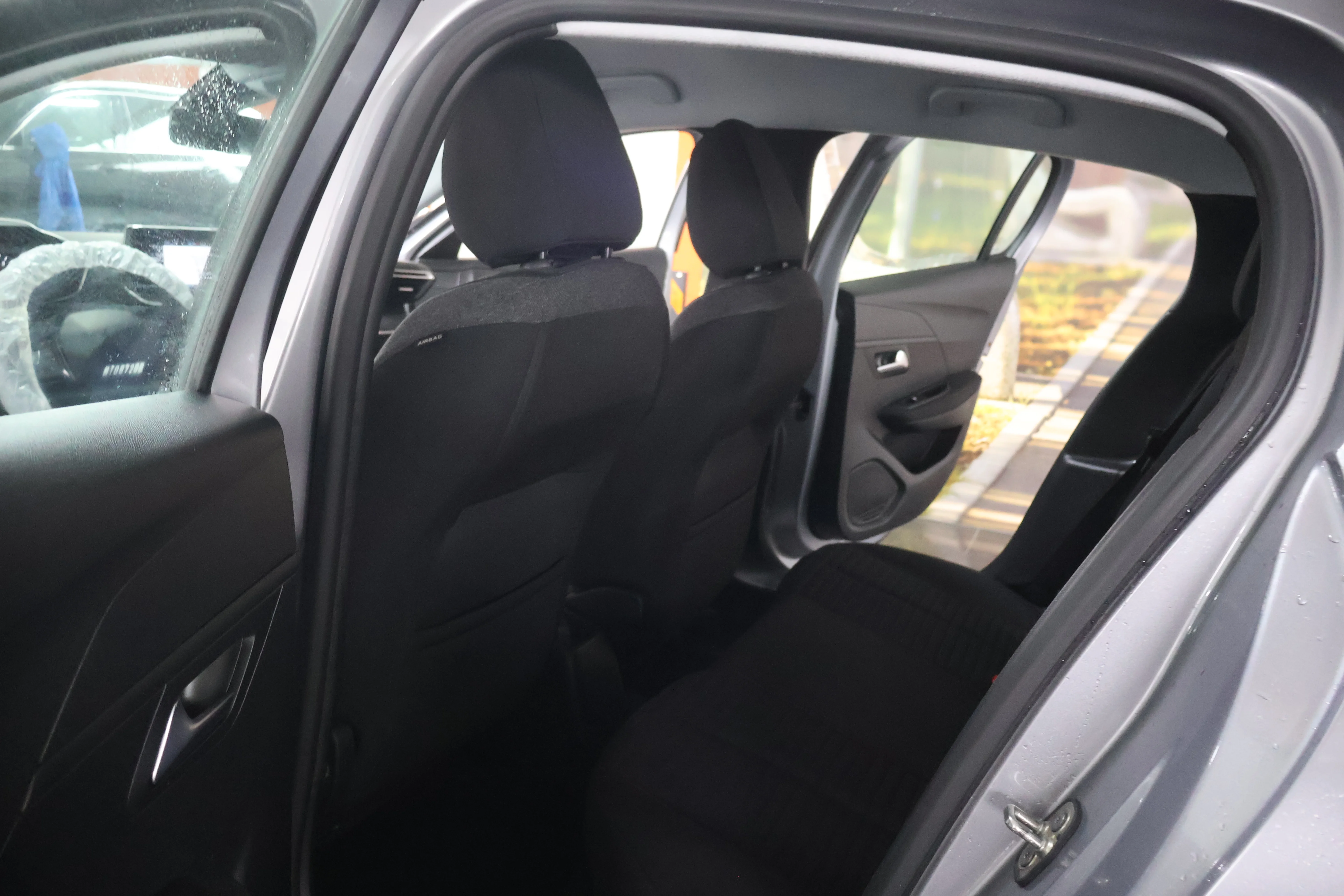 Peugeot 208 - View model 30