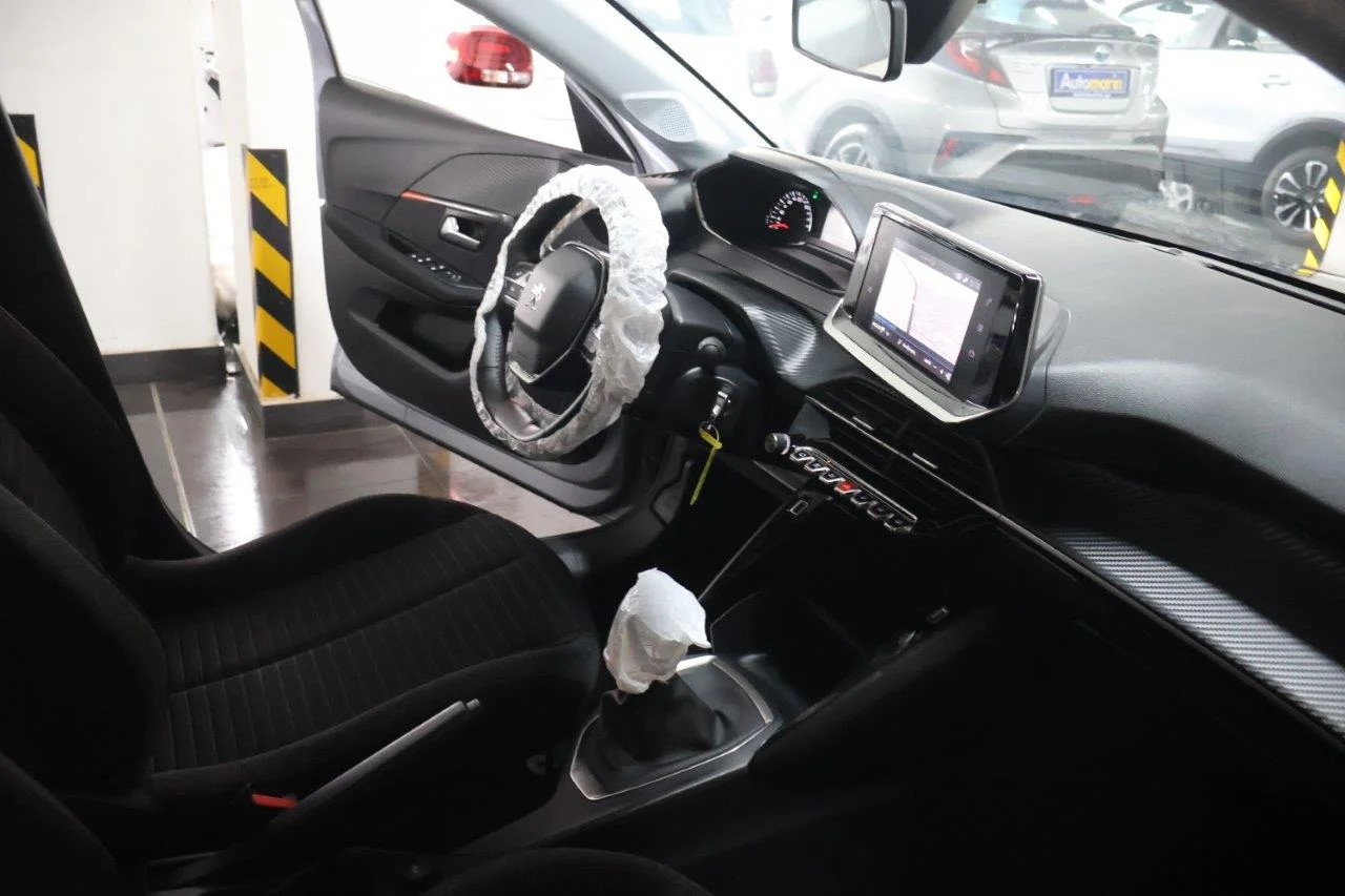 Peugeot 208 - View model 31