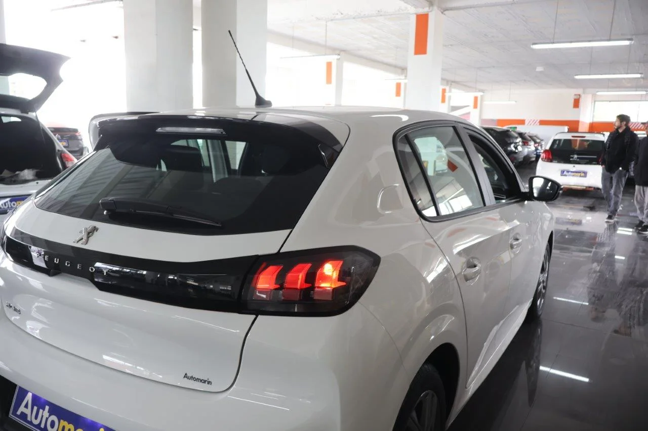 Peugeot 208 - View model 10