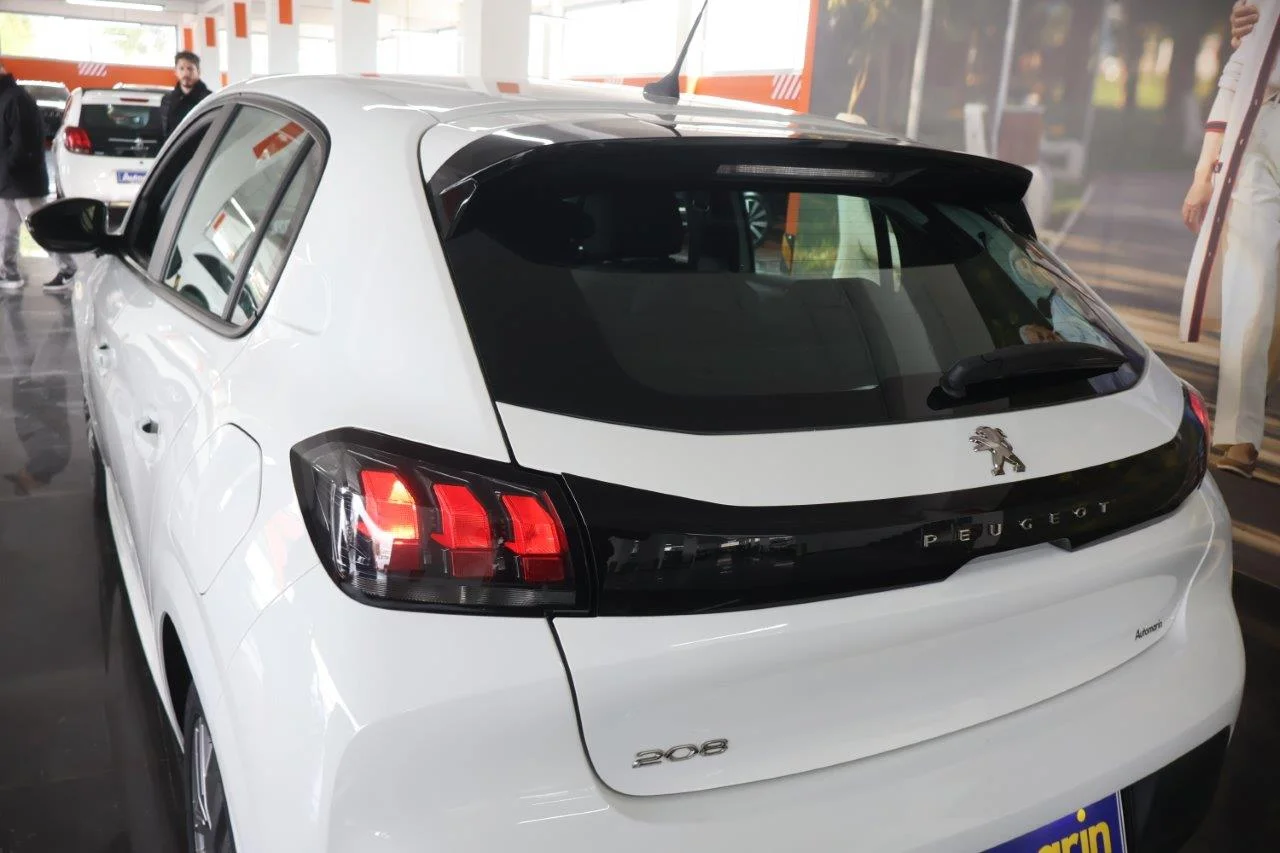 Peugeot 208 - View model 11