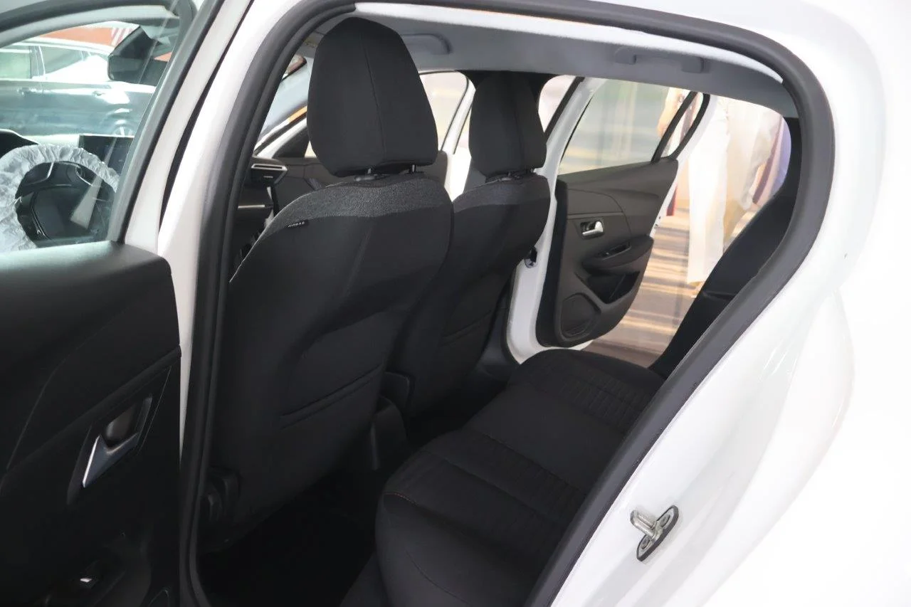 Peugeot 208 - View model 27