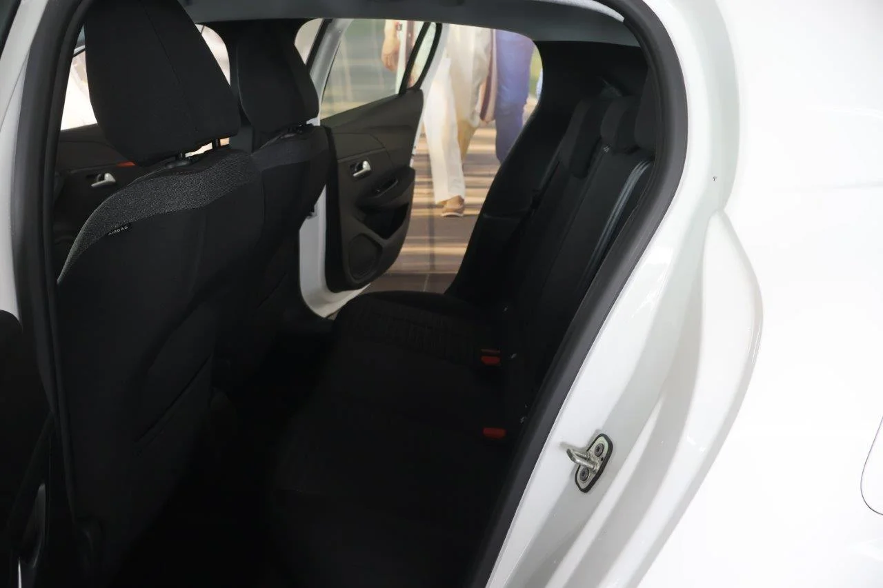 Peugeot 208 - View model 28