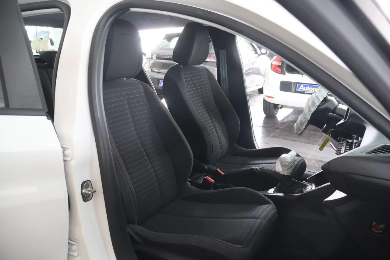 Peugeot 208 - View model 32